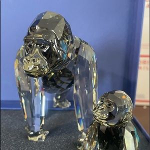 Swarovski scs gorillas mother and child